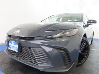 Used 2025 Toyota Camry SE image 1