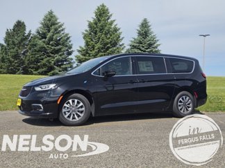 New 2025 Chrysler Pacifica Select w/ Uconnect Theater Family Group image 1