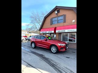 Used 2018 Volvo XC60 T5 Momentum w/ Vision Package image 1