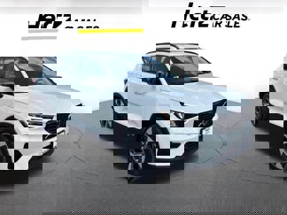 Used 2024 Volvo XC40 B5 Core image 1