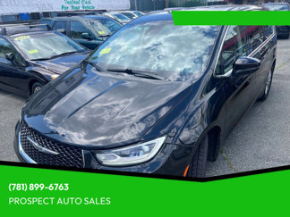 Used 2023 Chrysler Pacifica Touring-L image 1