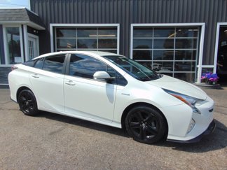 Used 2017 Toyota Prius Four image 1
