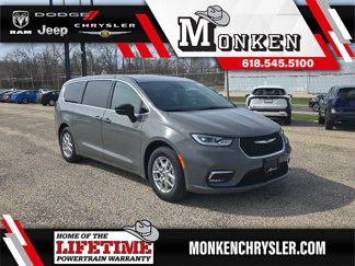 New 2025 Chrysler Pacifica Select w/ Uconnect Theater Family Group image 1
