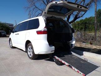 Used 2020 Toyota Sienna L image 1