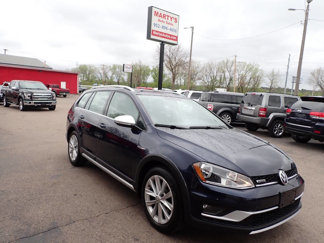 Used 2017 Volkswagen Golf Alltrack S image 1