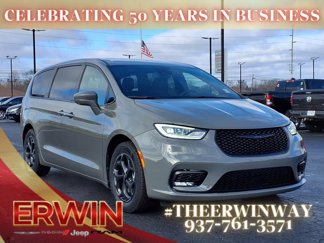Certified 2022 Chrysler Pacifica Touring-L w/ Uconnect Theater Family Group image 1