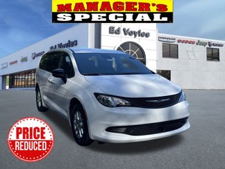 New 2025 Chrysler Voyager LX image 1
