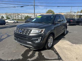 Used 2017 Ford Explorer XLT w/ Equipment Group 202A image 1