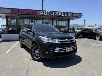 Used 2017 Toyota Highlander XLE w/ Carpet Mat Package image 1