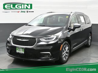 Used 2024 Chrysler Pacifica Pinnacle image 1