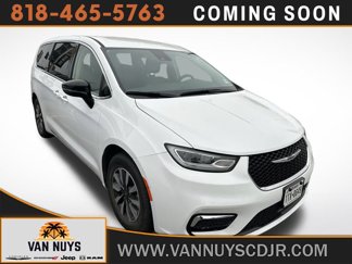 Used 2024 Chrysler Pacifica Select image 1