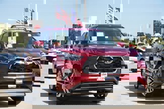 New 2025 Toyota Highlander Platinum image 1