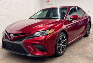 Used 2018 Toyota Camry SE image 1