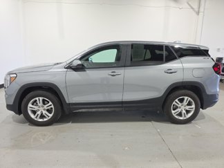 Used 2024 GMC Terrain SLE image 1