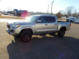 Used 2022 Toyota Tacoma SR5 w/ Technology Package image 1