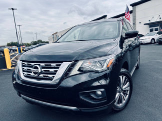 Used 2019 Nissan Pathfinder SV image 1