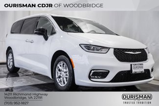 New 2026 Chrysler Pacifica Select image 1