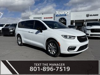 New 2025 Chrysler Pacifica Select w/ Uconnect Theater Family Group image 1