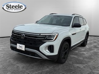 New 2025 Volkswagen Atlas Peak Edition SE image 1