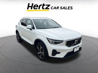 Used 2024 Volvo XC40 B5 Core image 1