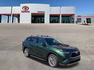 New 2025 Toyota Highlander Platinum image 1