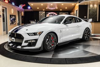 Used 2021 Ford Mustang Shelby GT500 w/ Carbon Fiber Track Pack video 1