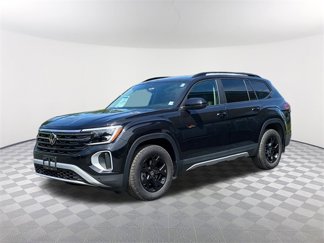 New 2025 Volkswagen Atlas Peak Edition SE image 1