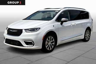 New 2025 Chrysler Pacifica Pinnacle image 1