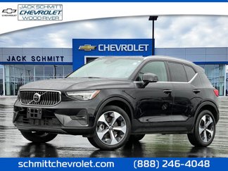 Used 2025 Volvo XC40 B5 Plus image 1