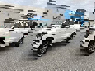New 2025 Chevrolet Colorado LT image 1