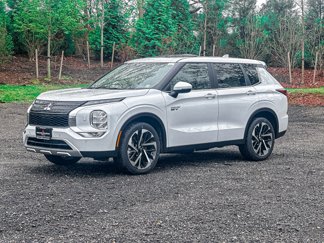 New 2025 Mitsubishi Outlander 4WD Plug-In Hybrid image 1