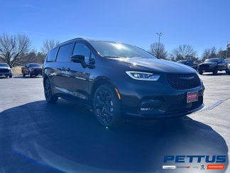 New 2025 Chrysler Pacifica Limited image 1