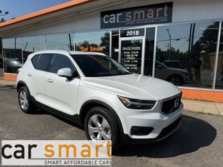 Used 2022 Volvo XC40 T5 Momentum image 1