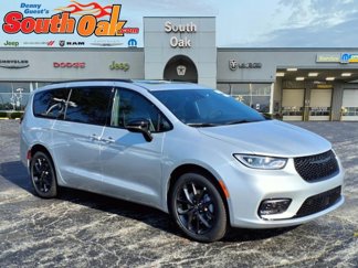 New 2026 Chrysler Pacifica Limited image 1
