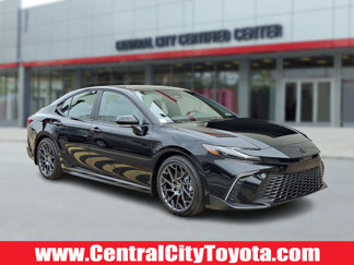 Used 2025 Toyota Camry SE image 1