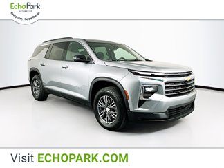 Used 2025 Chevrolet Traverse LT image 1