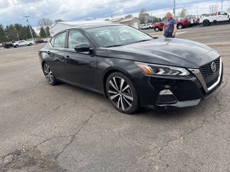Used 2021 Nissan Altima 2.5 SR w/ SR Premium Package image 1