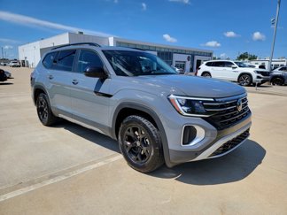 New 2025 Volkswagen Atlas Peak Edition SE image 1