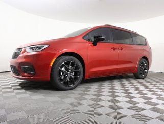 New 2025 Chrysler Pacifica Limited w/ Uconnect Theater Family Group image 1