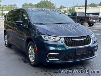 New 2025 Chrysler Pacifica Select image 1
