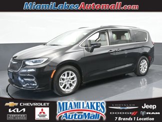Used 2021 Chrysler Pacifica Touring-L image 1