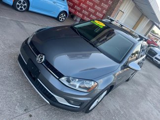 Used 2017 Volkswagen Golf Alltrack SE image 1