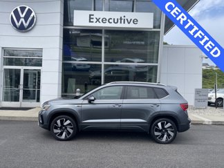 Certified 2024 Volkswagen Taos SEL image 1