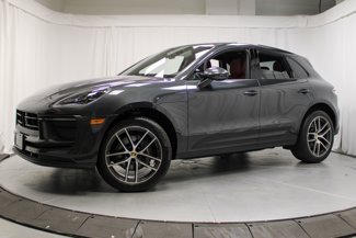 Certified 2025 Porsche Macan image 1