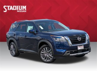 New 2025 Nissan Pathfinder SL image 1