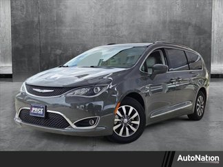 Used 2020 Chrysler Pacifica Touring-L w/ Premium Audio Group image 1