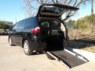Used 2020 Toyota Sienna L image 1