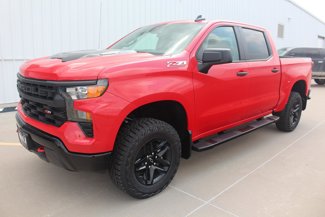 New 2025 Chevrolet Silverado 1500 Custom Trail Boss w/ LPO, Dark Essentials Package image 1