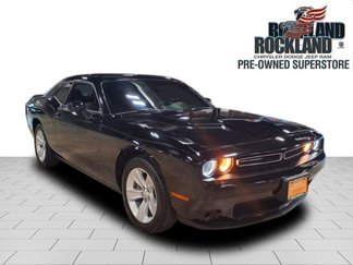 Certified 2023 Dodge Challenger SXT image 1