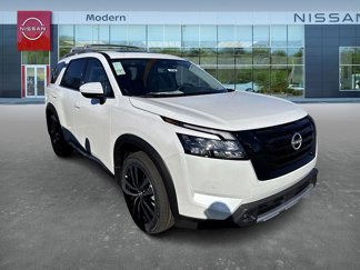 New 2025 Nissan Pathfinder Platinum w/ Black Appearance Package image 1